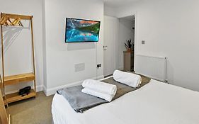 Amaya Six - Sleeps 4 - Modern 1 Bed Apartment - Newly Renovated - Central Location - Grantham